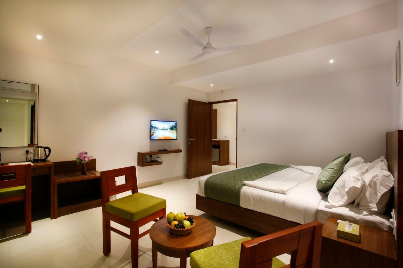 Hotel Navarathna Alwaye Room photo