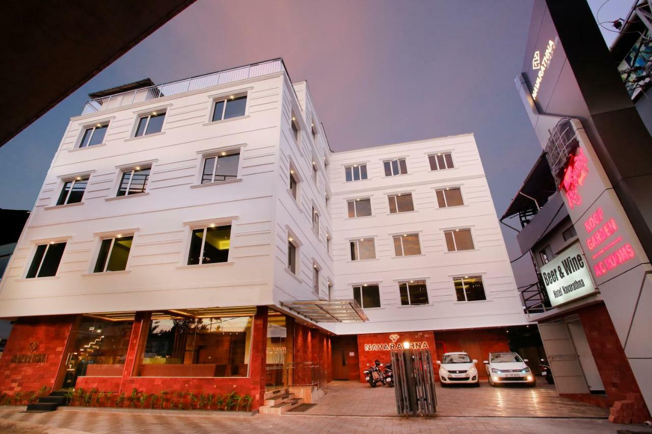 Hotel Navarathna Alwaye Exterior photo