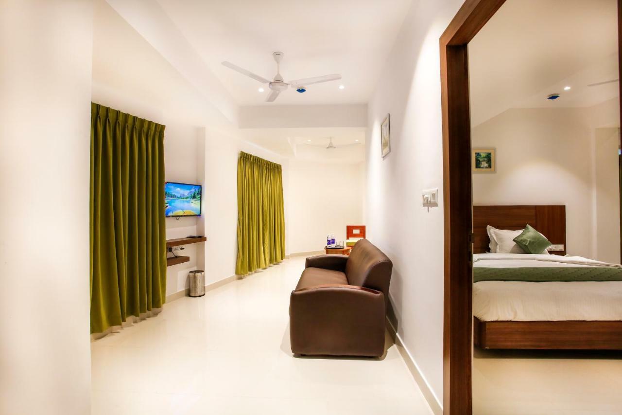 Hotel Navarathna Alwaye Room photo